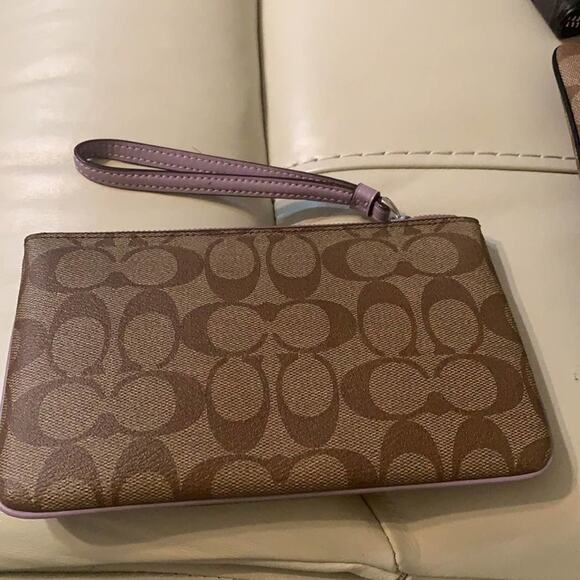 NWT COACH LARGE CORNER ZIP WRISTLET SIGNATURE CANVAS KHAKI PURPLE - Picture 2 of 5
